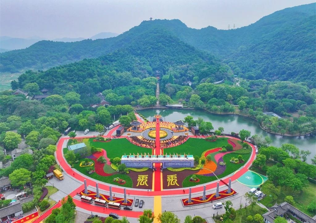 A scenic view of Shaoxing Dayuling