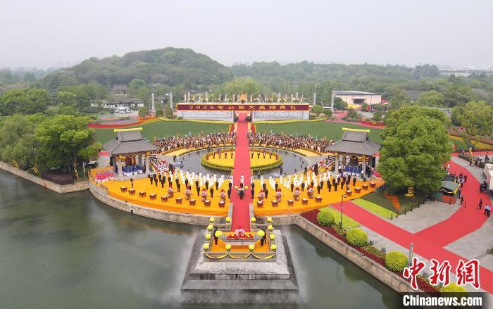 A scenic view of Shaoxing Dayuling