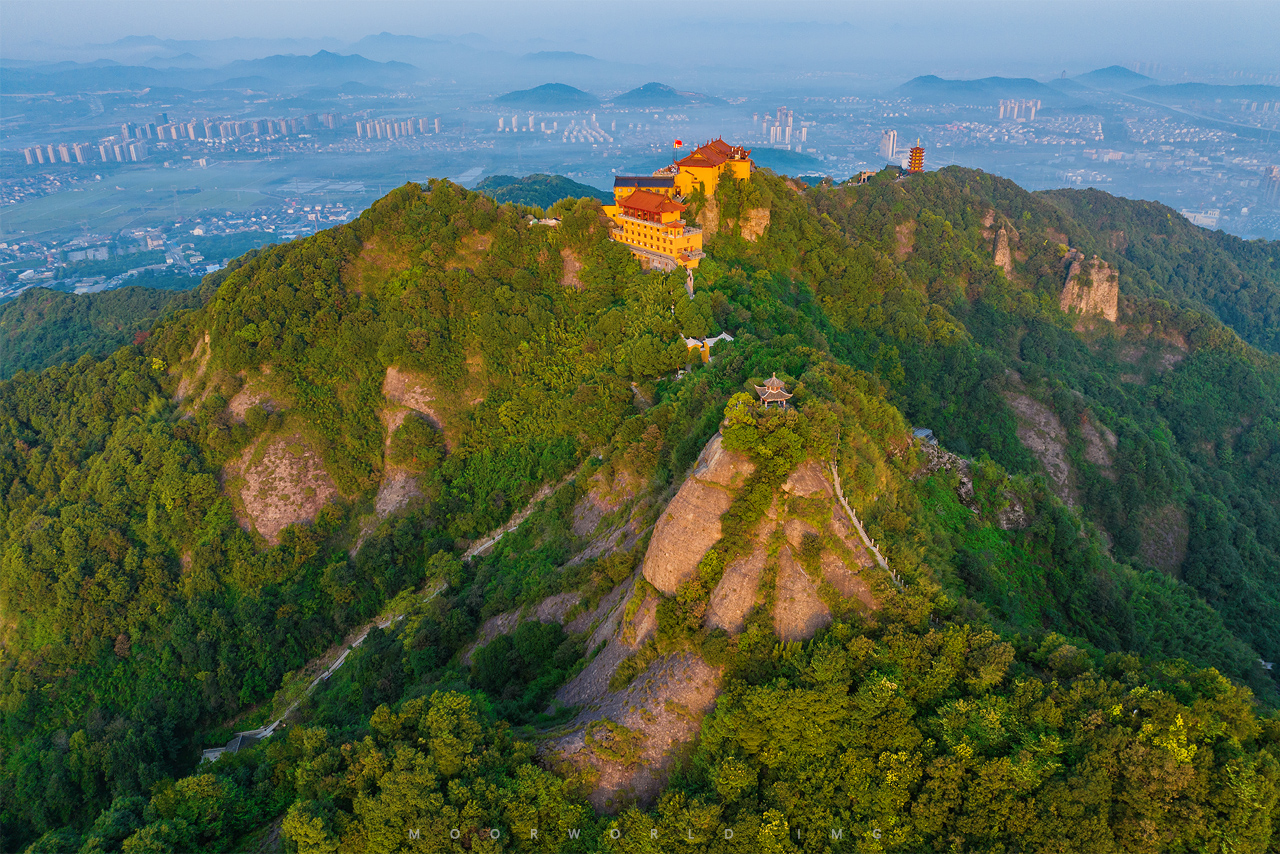 A scenic view of Shaoxing Dayuling