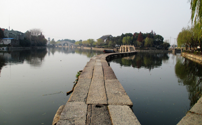 A scenic view of Shaoxing Guqiandao