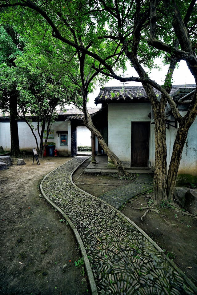 A scenic view of Shaoxing Qingteng Shuwu He Xuwei Mu
