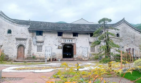 A scenic view of Shaoxing Sishi Guminju Jianzhuqun