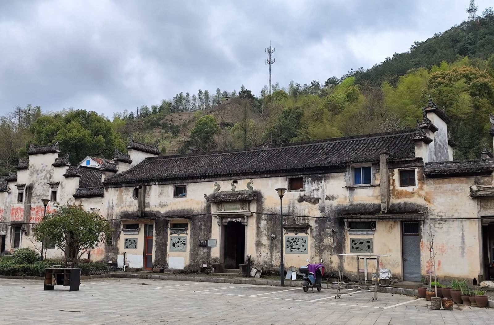 A scenic view of Shaoxing Sishi Guminju Jianzhuqun