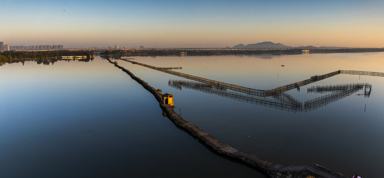 A scenic view of Shaoxing Zeluohu Bitang