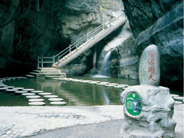 A scenic view of Shijiazhuang Fenglongshan Grottoes