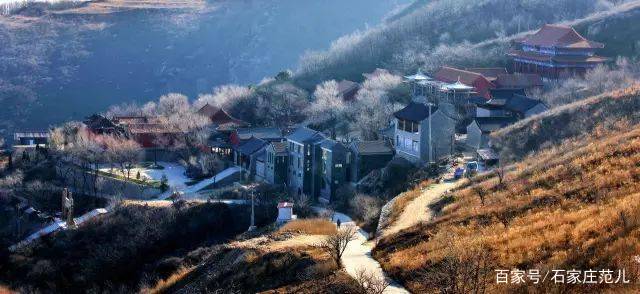 A scenic view of Shijiazhuang Fenglongshan Grottoes