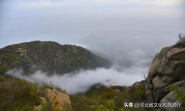 A scenic view of Shijiazhuang Fenglongshan Grottoes