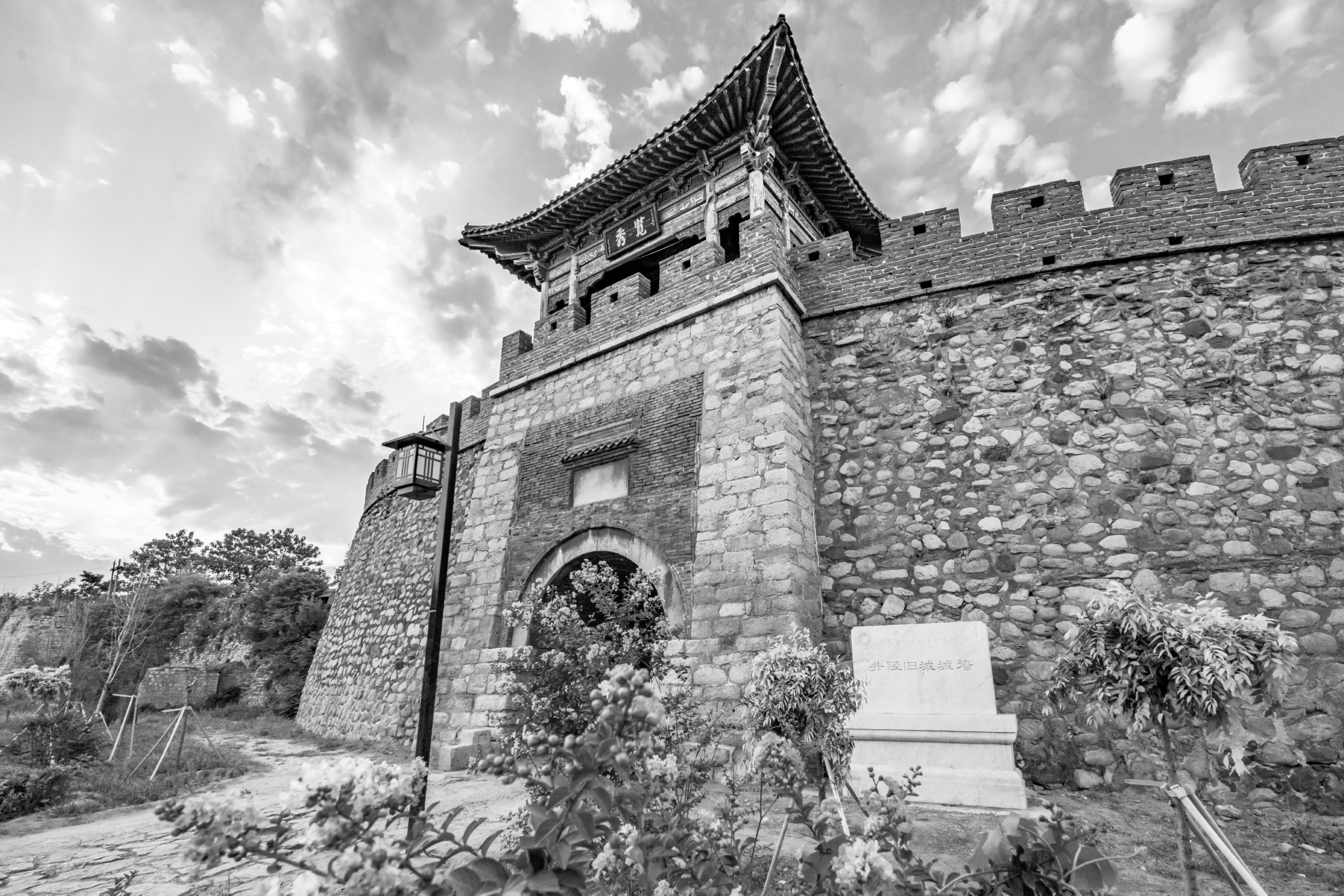 A scenic view of Shijiazhuang Jingxing Old City Wall