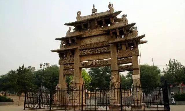 A scenic view of Shijiazhuang Lingshou Stone Archway