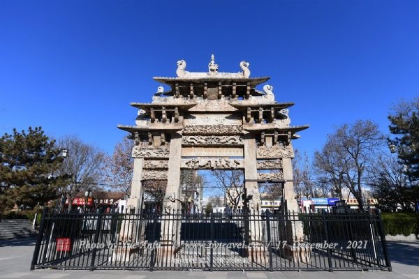 A scenic view of Shijiazhuang Lingshou Stone Archway