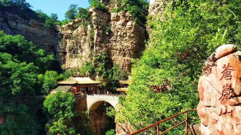 A scenic view of Shijiazhuang Yuqiashan Cliff Carvings
