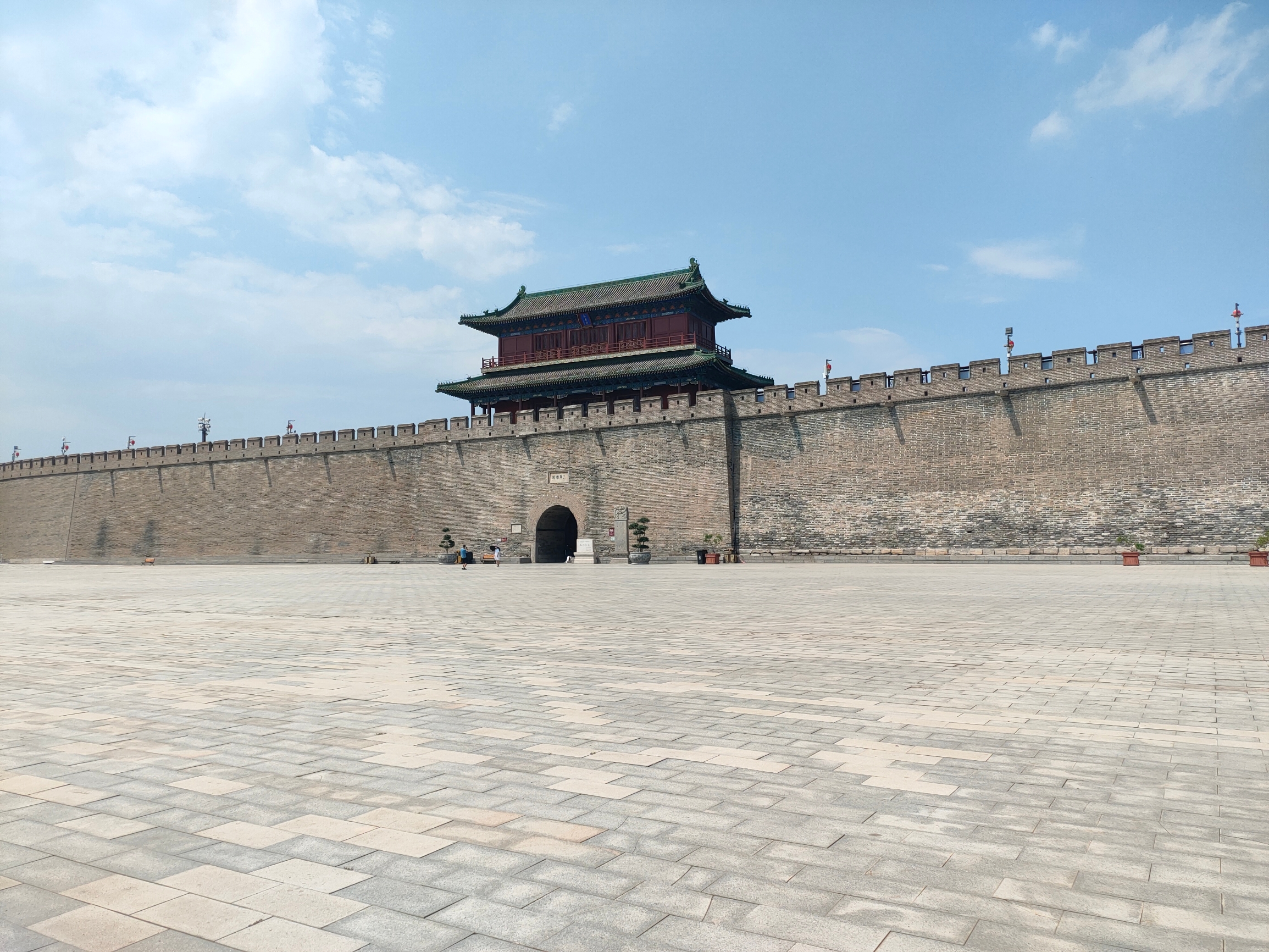 A scenic view of Shijiazhuang Zhengding City Wall
