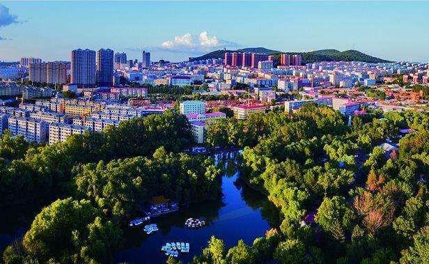 A scenic view of Shuangyashan Sanjiang Pingyuan Hanwei Shiqi Yizhi