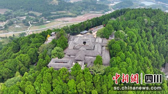 A scenic view of Suining Gaofengshan Gujianzhuqun
