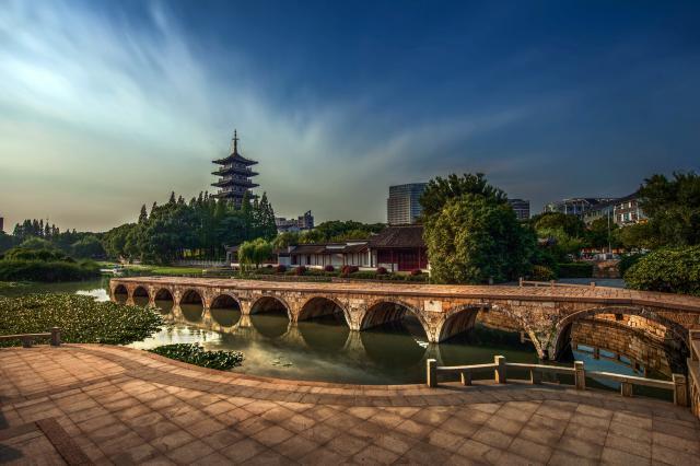 A scenic view of Suzhou Chuihong Duanqiao