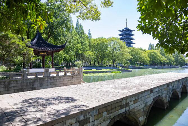 A scenic view of Suzhou Chuihong Duanqiao