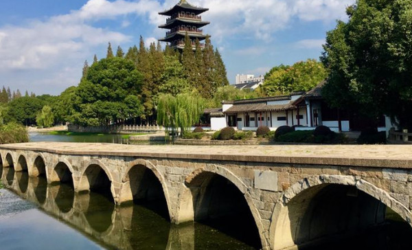 A scenic view of Suzhou Chuihong Duanqiao