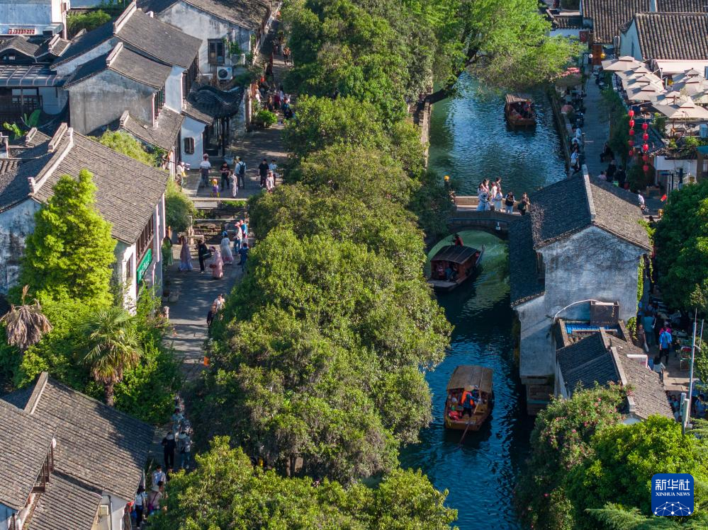 A scenic view of Suzhou Chunzailou
