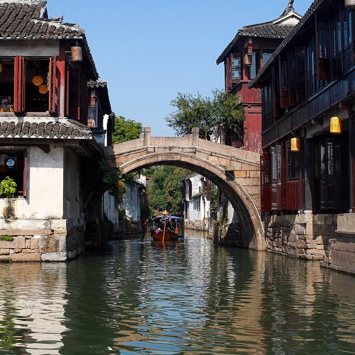 A scenic view of Suzhou Dongmiao Qiao