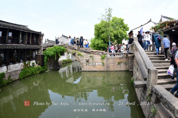A scenic view of Suzhou Jingyetang