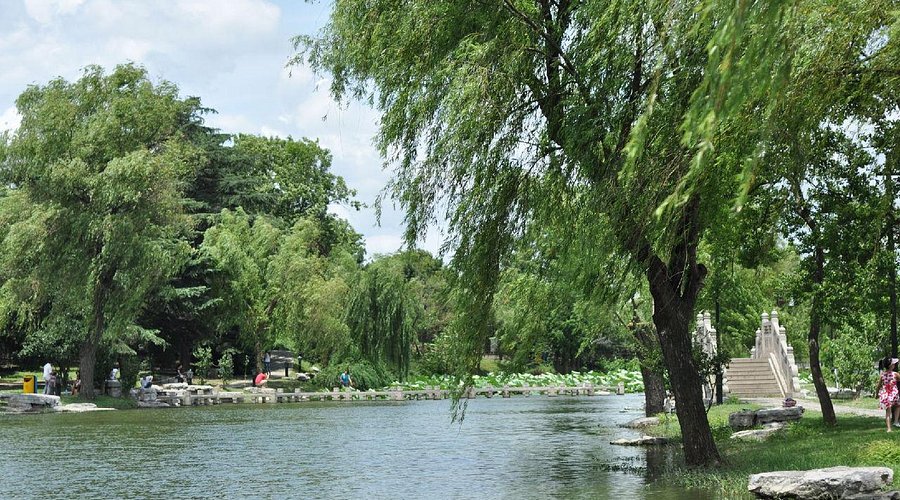 A scenic view of Suzhou Ouyuan
