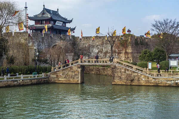 A scenic view of Suzhou Panmen