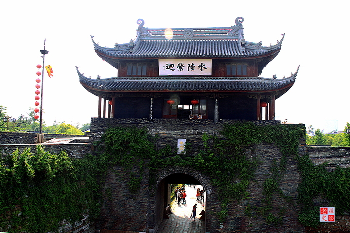 A scenic view of Suzhou Panmen