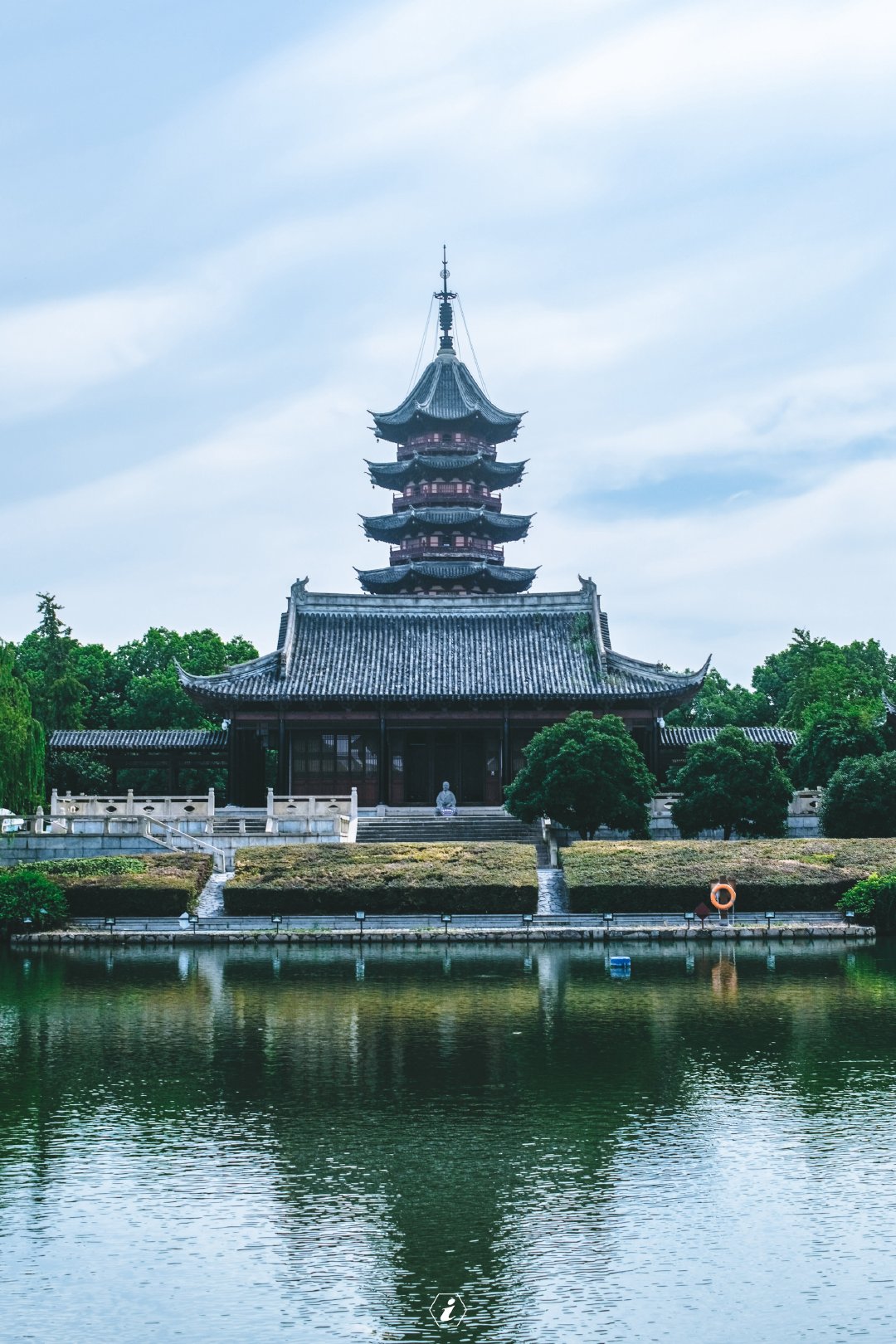 A scenic view of Suzhou Ruiguangta