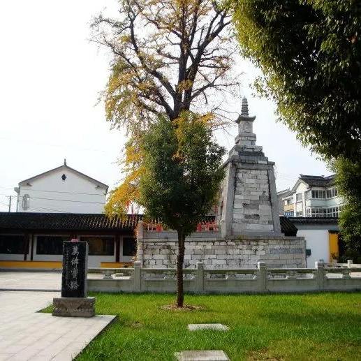 A scenic view of Suzhou Wanfo Shita