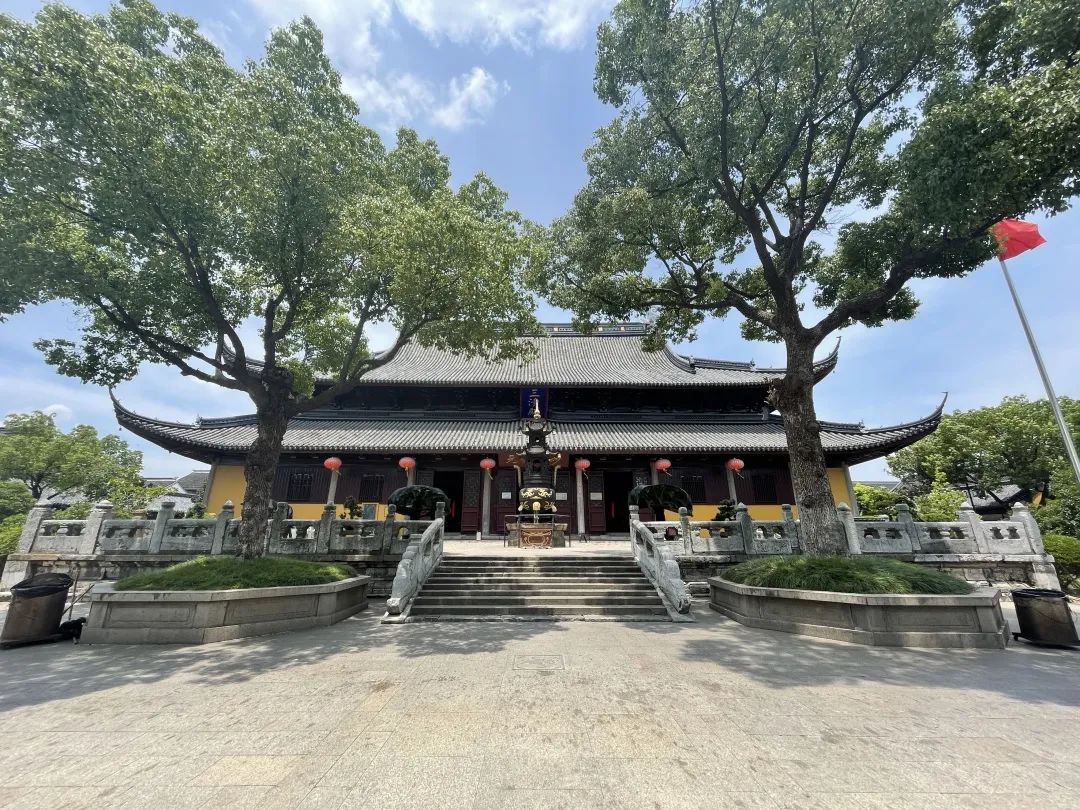 A scenic view of Suzhou Xuanmiaoguan Sanqingdian