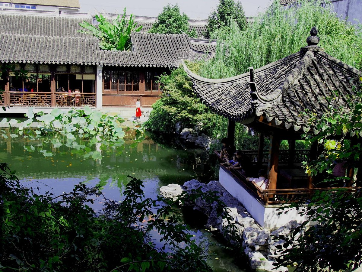 A scenic view of Suzhou Yipu