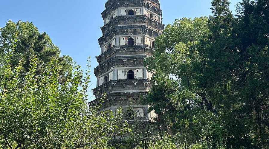 A scenic view of Suzhou Yunyansi Ta