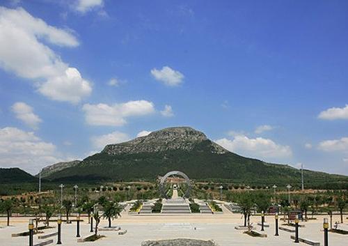 A scenic view of Taian Baifoshan Shiku Zaoxiang