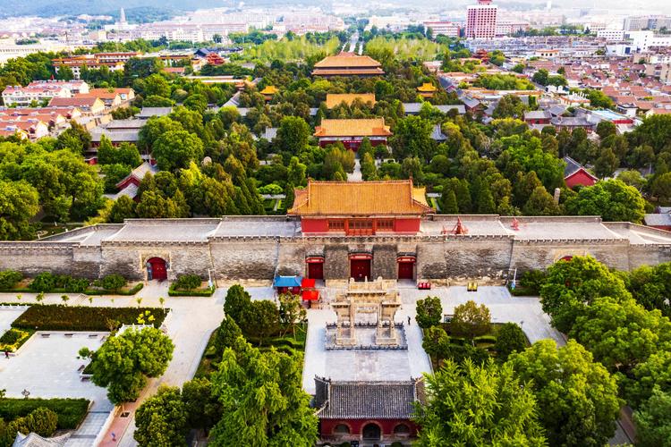 A scenic view of Taian Taoshan Chaoyangdong Shike Zaoxiang