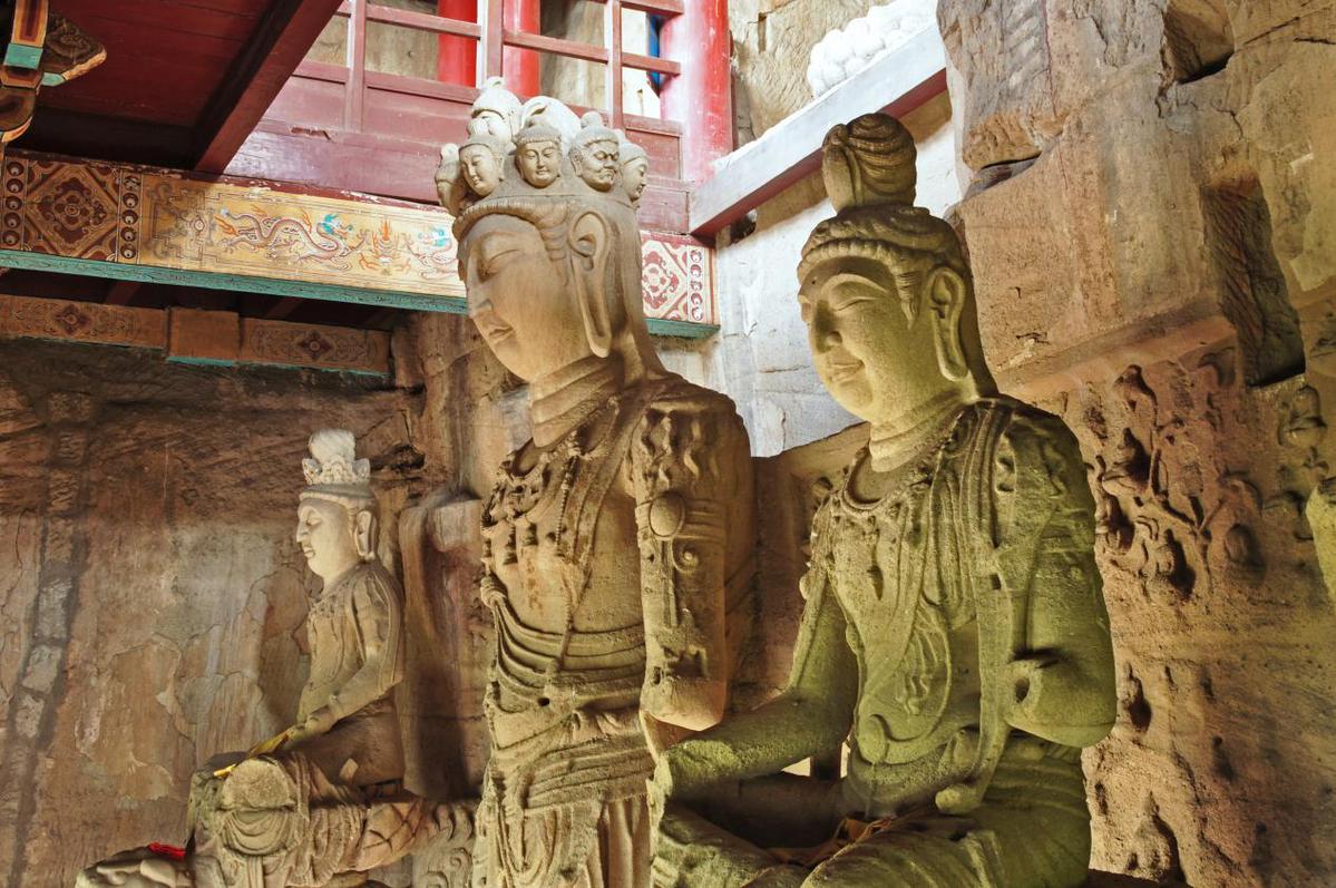 A scenic view of Taiyuan Longshan Grottoes