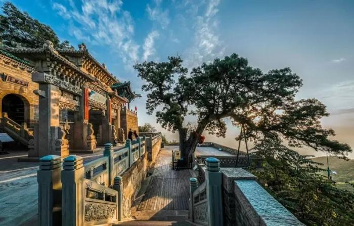 A scenic view of Taiyuan Longshan Grottoes