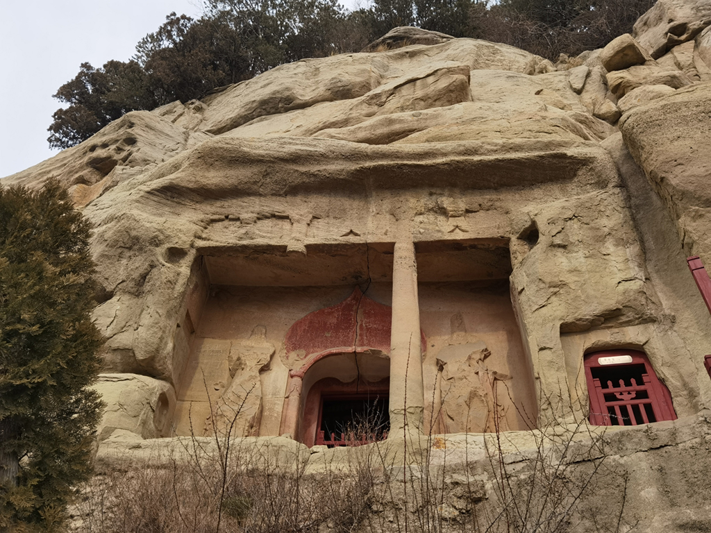 A scenic view of Taiyuan Tianlongshan Grottoes