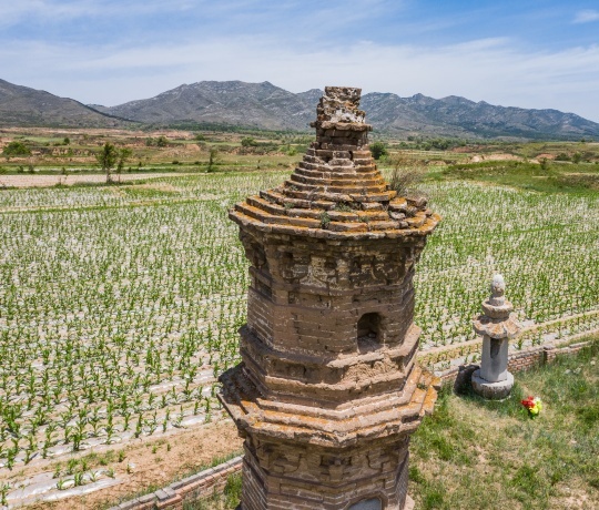 A scenic view of Taiyuan Tiemu Er Pagoda