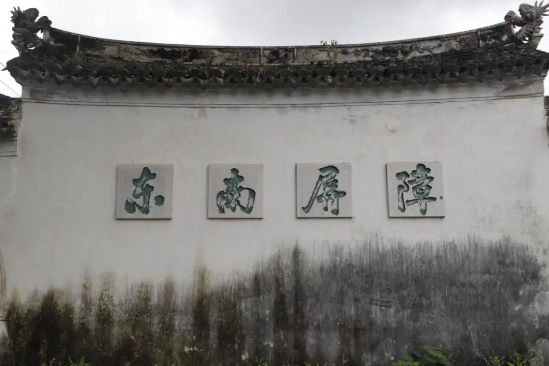 A scenic view of Taizhou Jiaojiang Qijiguang Ci