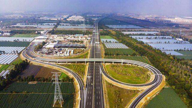 A scenic view of Taizhou Jinqing Daqiao