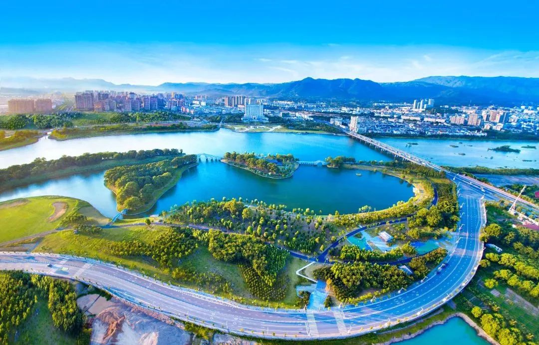 A scenic view of Taizhou Jinqing Daqiao