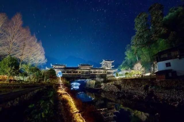 A scenic view of Taizhou Jinqing Daqiao