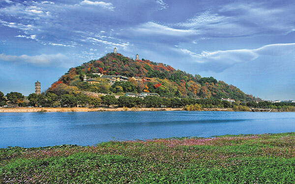A scenic view of Taizhou Jinshantaqun