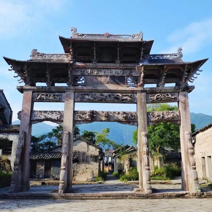 A scenic view of Taizhou Linyingqi Gongde Paifang