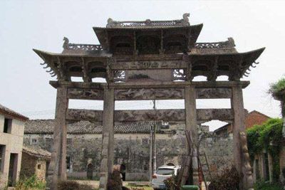 A scenic view of Taizhou Linyingqi Gongde Paifang