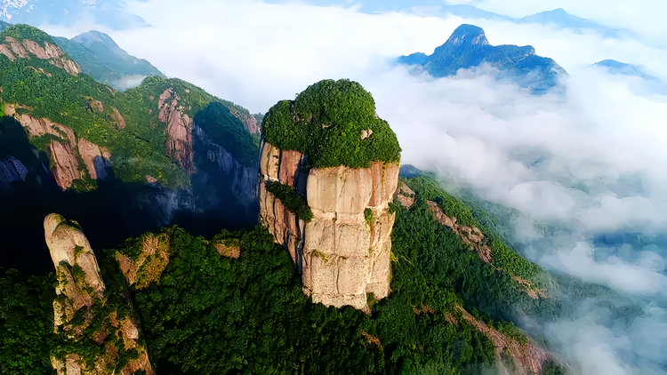 A scenic view of Taizhou Nanfengta He Fuyinshanta