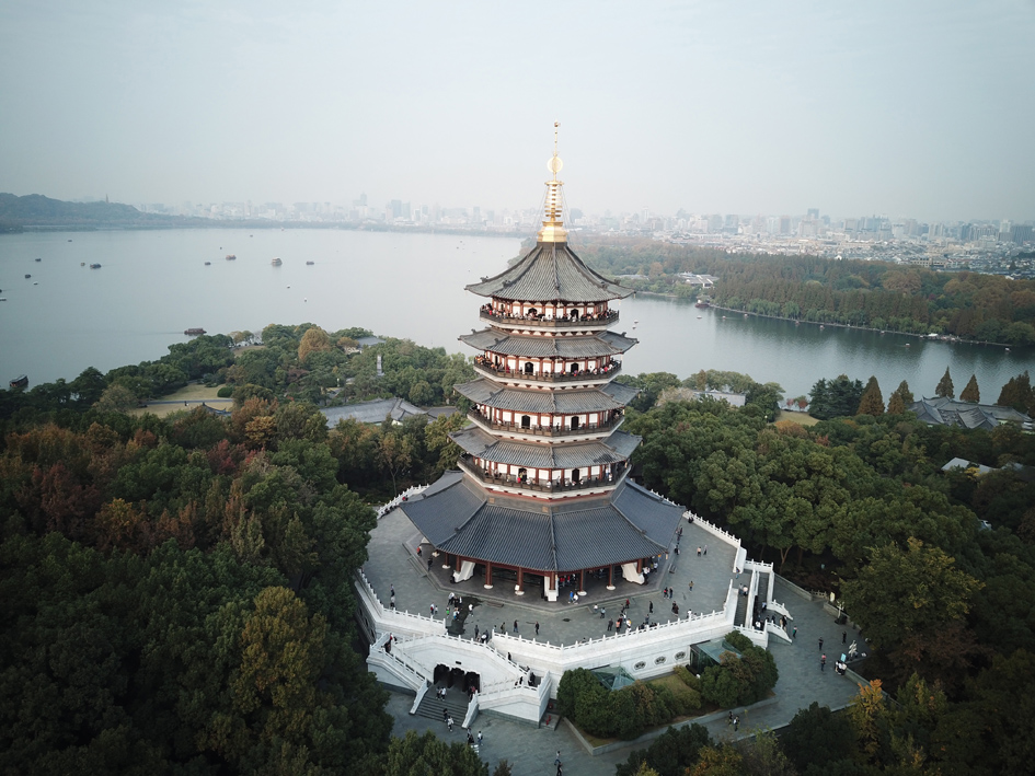 A scenic view of Taizhou Nanfengta He Fuyinshanta