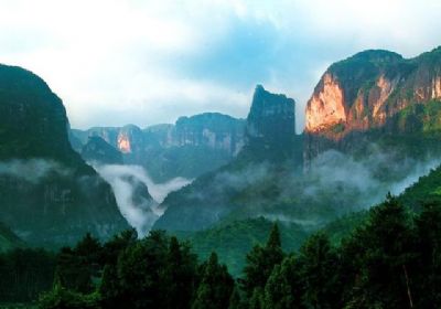 A scenic view of Taizhou Nanfengta He Fuyinshanta