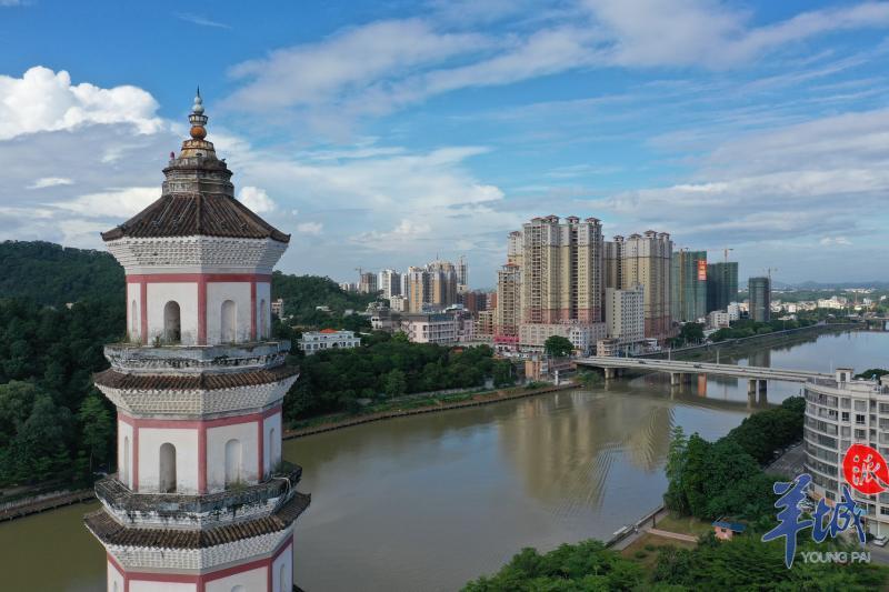 A scenic view of Taizhou Nanfengta He Fuyinshanta