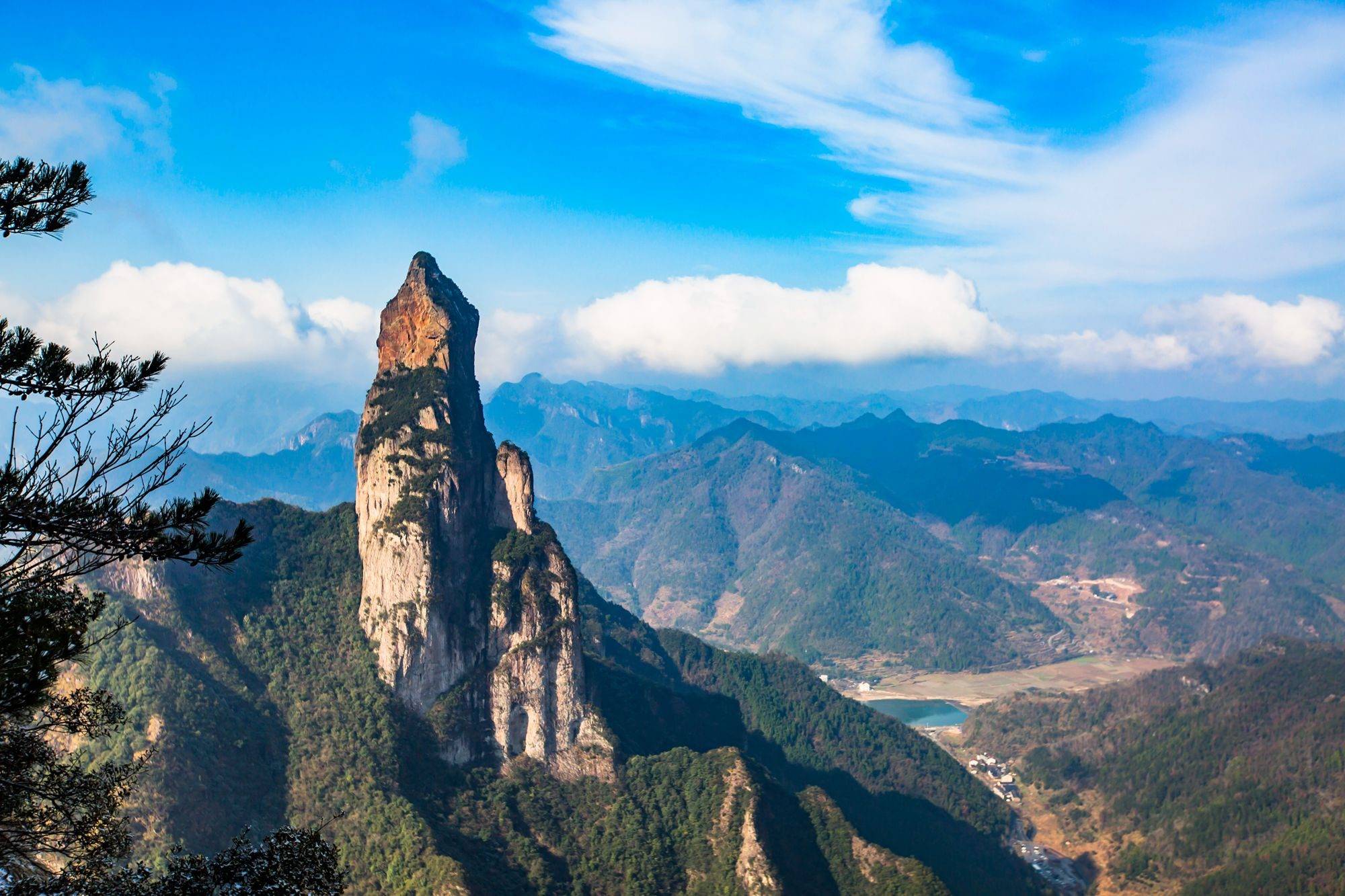 A scenic view of Taizhou Xianju Guyueren Yanhuaqun